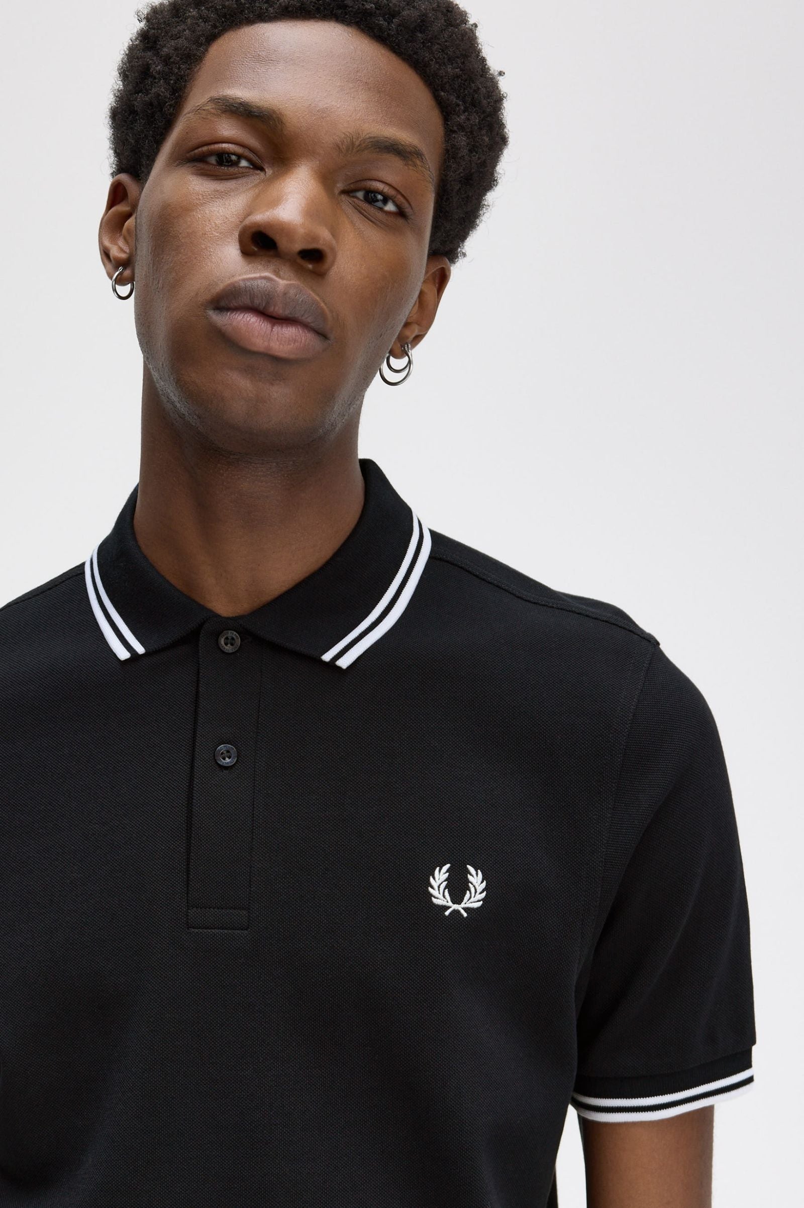 THE SHIRT (Navy Blue / White / White)