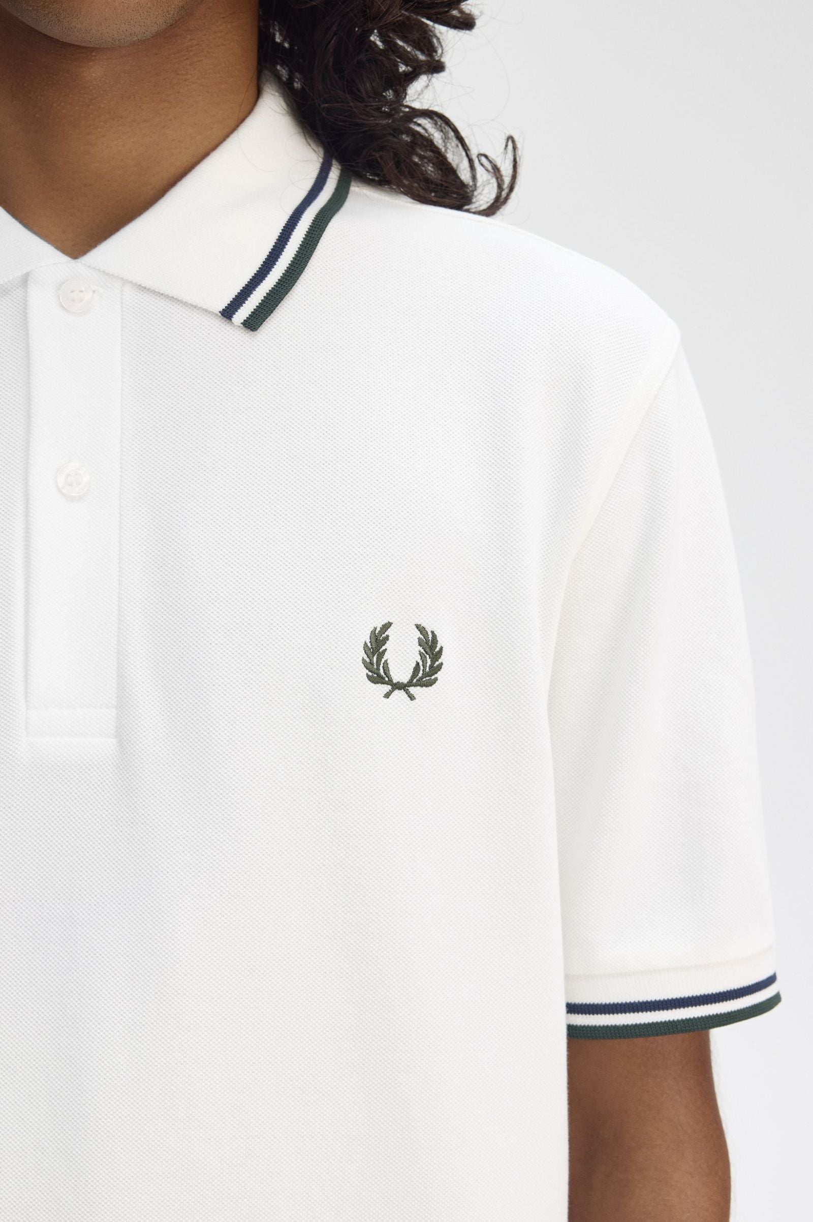 THE SHIRT (Snow White / Tennis Blue / Field Green)