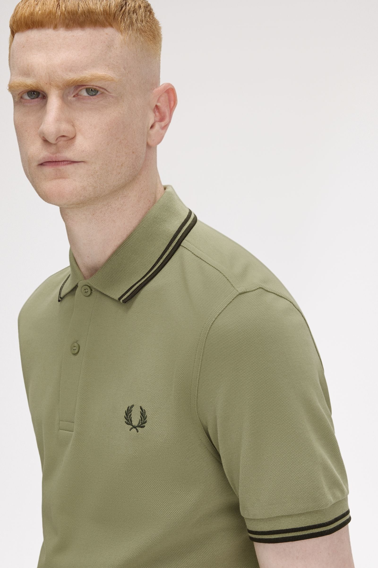 THE SHIRT (Mint Olive / Midnight Green / Midnight Green)